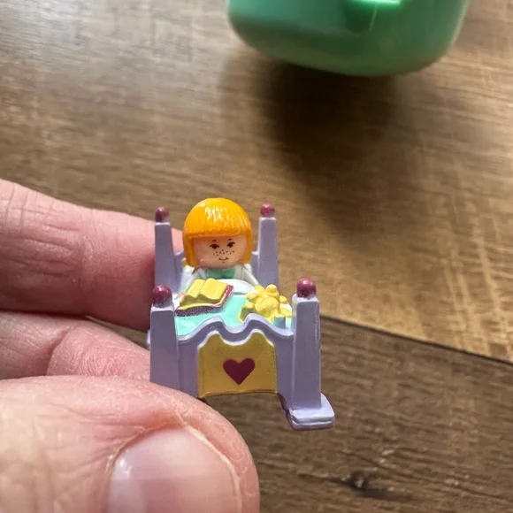 Vintage Bedtime Heart-Shaped Dollhouse Polly Pocket - Picture 4 of 12